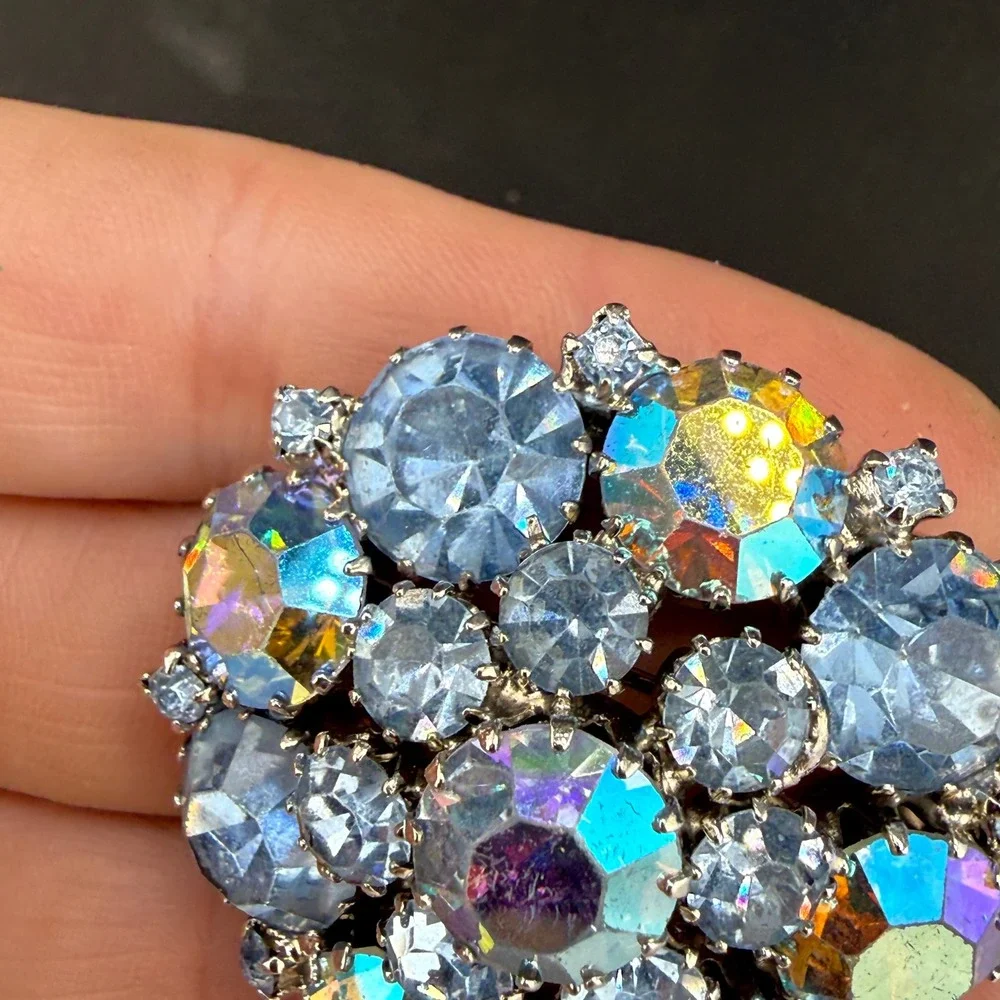 Vintage Weiss Brooch Blue Aurora Borealis Rhinestone Domed